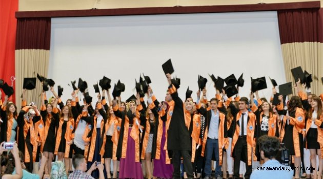 KMÜ KAMİL ÖZDAĞ FEN FAKÜLTESİNDE MEZUNİYET SEVİNCİ