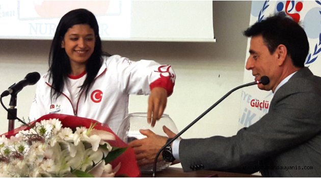 KMÜ'NÜN MİLLİ GURURU GENÇLERLE BULUŞTU