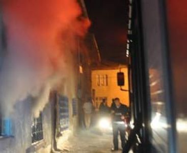Kullanılmayan Ev Yandı
