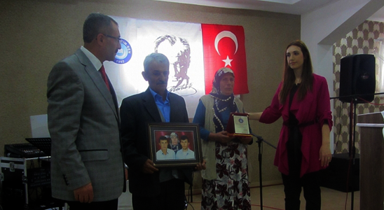 Maden Şehidi Annesini Yılın Annesi Seçti
