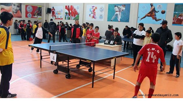 MASA TENİSİNDE KAYMAKAMLIK KUPASI