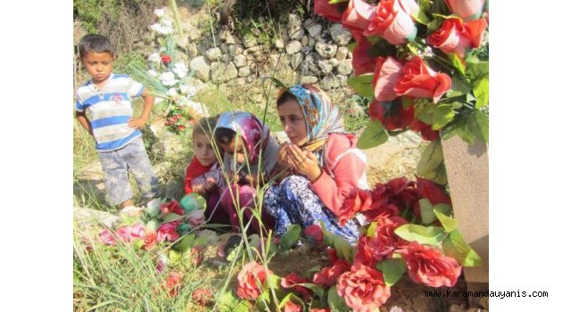 MEZARLIKTA DUYGUSAL ANLAR