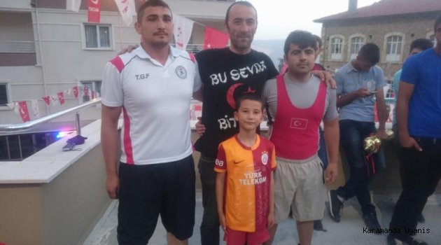 MİLLİ GÜREŞÇİLER’DEN GÖSTERİ