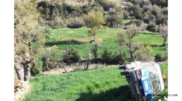 MİNİBÜS TARLAYA UÇTU 4 YARALI