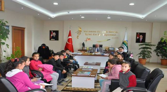 Minik Öğrencilerden Belediye Ziyareti