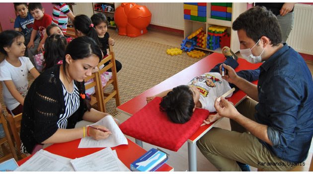 MİNİKLERİN DİŞLERİ TARANDI