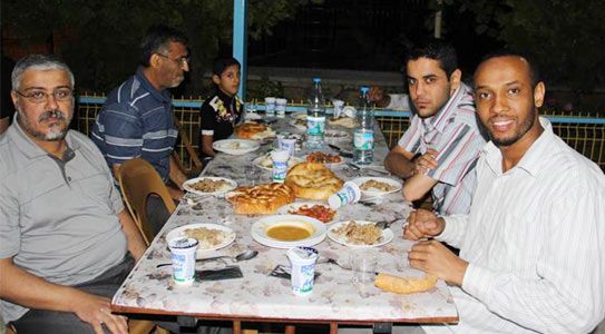 Mülteciler İftar’da Biraraya Geldi