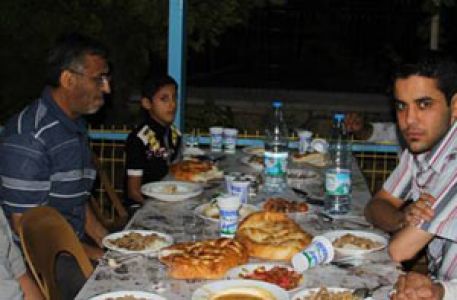 Mültecilere Kucak Açıyor