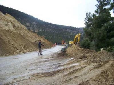 Mut Yolunda Heyelan