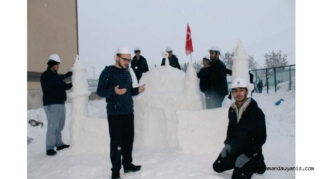 ÖĞRENCİLERDEN KAR AKTİVİTELERİ..