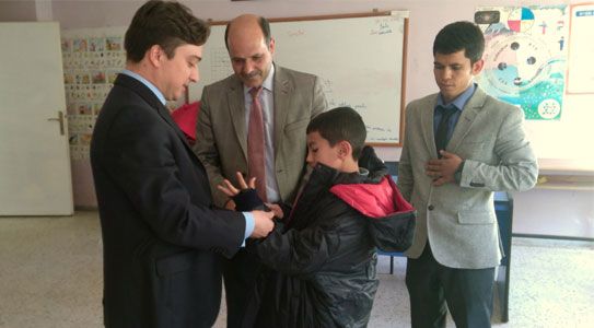 Öğrencilere Kırtasiye Ve Kıyafet Yardımı