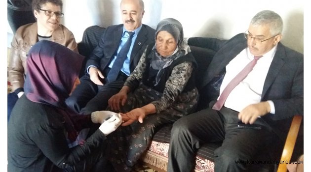 ÖĞRENCİLERİN HASTA VE YAŞLI ZİYARETLERİ YÜZ GÜLDÜRDÜ