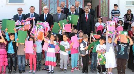 Öğrencilerin Karne Ve Tatil Heyecanı