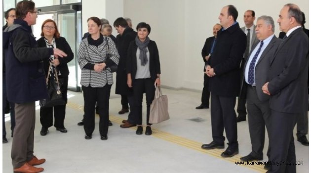 ÖĞRETMEN VE AİLELERLE BULUŞUYOR