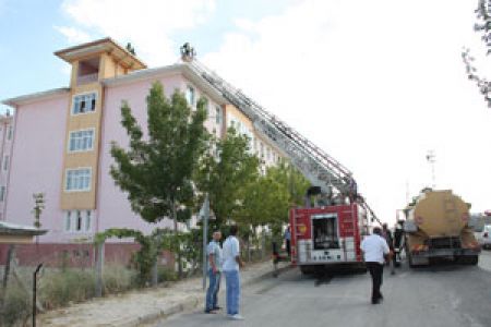 Okul Çatısında Yangın