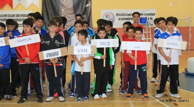 OKULLARARASI BADMİNTON KÜÇÜKLER TÜRKİYE ŞAMPİYONASI FİNALLERİ BAŞLADI