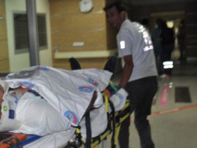 Otomobil Devrildi 3 Yaralı