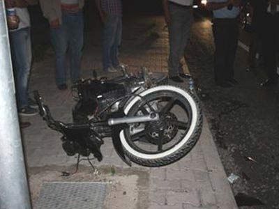 Otomobil İle Motosiklet Çarpıştı