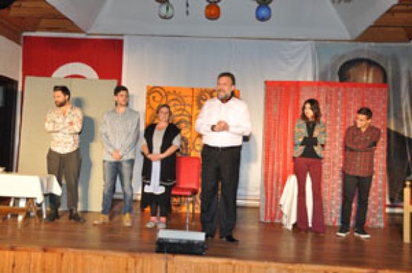 "pembe Aslında Siyahtır"