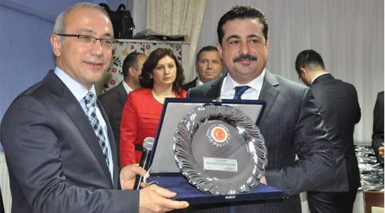 Plaketle Onurlandırıldı