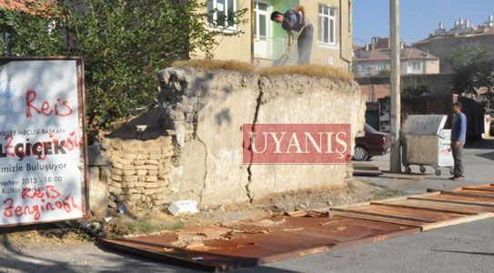 Reklam Panoları Duvarları Yenileniyor