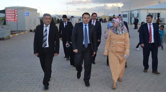 Sağlık Kampını Gezdi