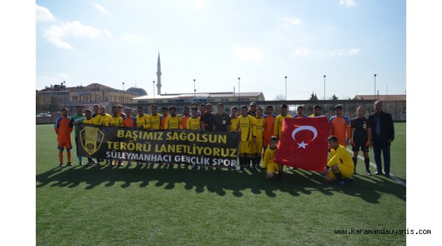 SAHAYA &quot;BAŞIMIZ SAĞOLSUN TERÖRÜ LANETLİYORUZ&quot; PANKARTIYLA ÇIKTILAR