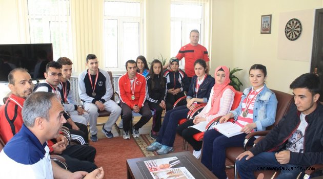 ŞAMPİYON SPORCULARDAN KISACIK’A ZİYARET