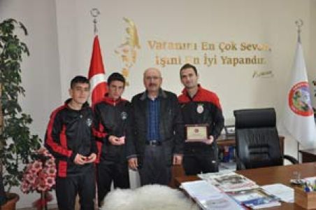 Şampiyon Atletler Ödüllendirildi