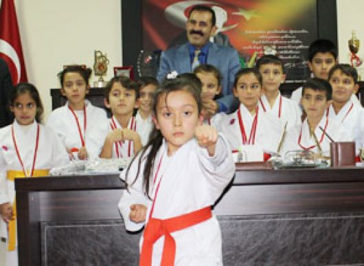 Şampiyon Karatecilerden Kısacık’a Ziyaret