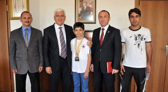 Şampiyondan Ziyaret