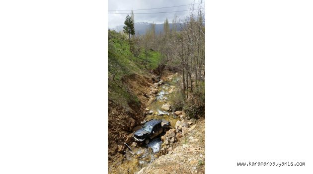 SARIVELİLER’DE OTOMOBİL DEREYE UÇTU: 6 YARALI