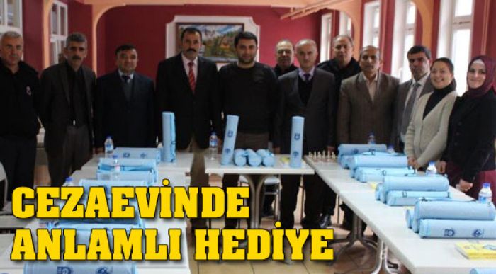Satranç Takımı Hediye Edildi
