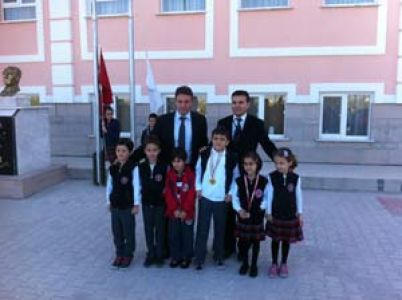 Satranç Turnuvasında Şampiyon Oldu