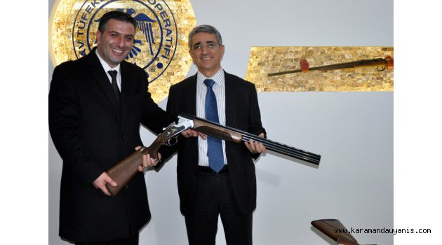 SAVUNMA SANAYİİNE GÖZ KIRPIYOR