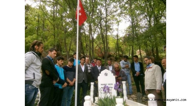 ŞEHİT ÖĞRETMEN KABRİ BAŞINDA ANILDI