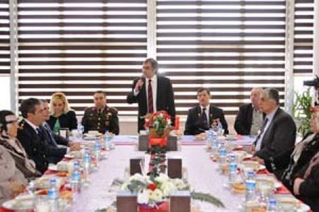Şehit Aielerleri Ve Gazilerle Bir Araya Geldi