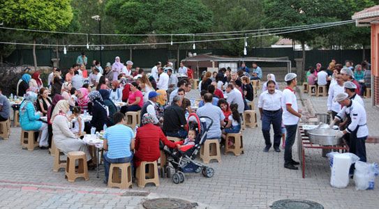 Sevgi Evlerinde İftar Yemeği