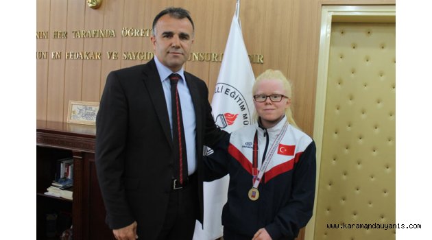 SEVİNCİNİ PAYLAŞTI