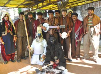 Seyirlik Oyunlar Sürüyor