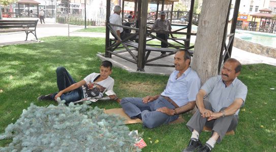 Sıcak Hava Parkları Doldurdu