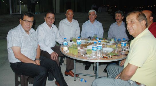 Siyasiler Ktso Sofrasında Buluştu