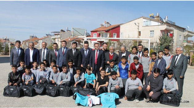 SPORLA YAŞA" İLE SPORCULARA DESTEK