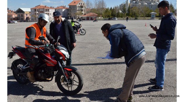SÜRÜCÜ ADAYLARI DİREKSİYON SINAVINDA TER DÖKTÜ