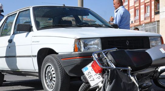 Sürücü Otomobilin Altına Girdi