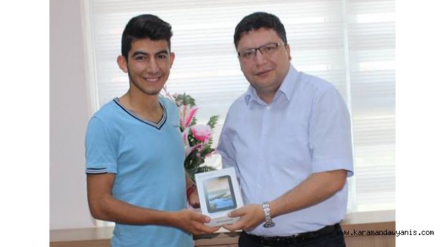TAKİP ETTİ, HEDİYE TABLET KAZANDI