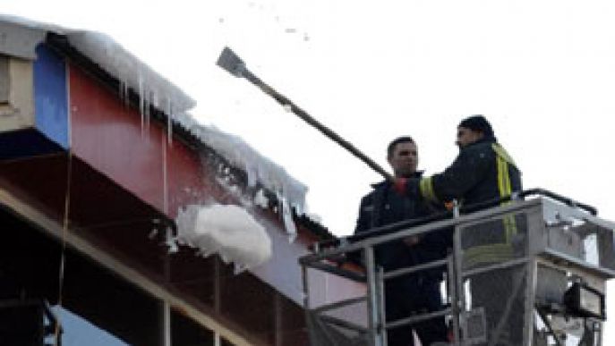 Tehlike Saçan Buzlar Alındı