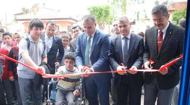 TÜBİTAK BİLİM FUARI SERGİSİ YUNUS EMRE ORTAOKULUNDA AÇILDI