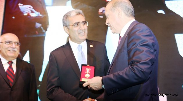 TÜRK KIZILAYI’NDAN KONYA ŞEKER’E ALTIN MADALYA