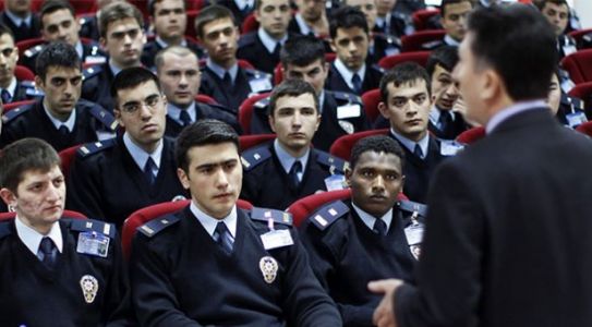Üniversite Mezunu 3 Bin 300 Polis Alınacak